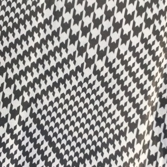 Chico’s  NWT black and white tote bag. - Picture 5 of 8